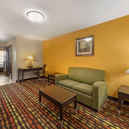 Best Western Greentree Inn & Suites Moore Exterior photo