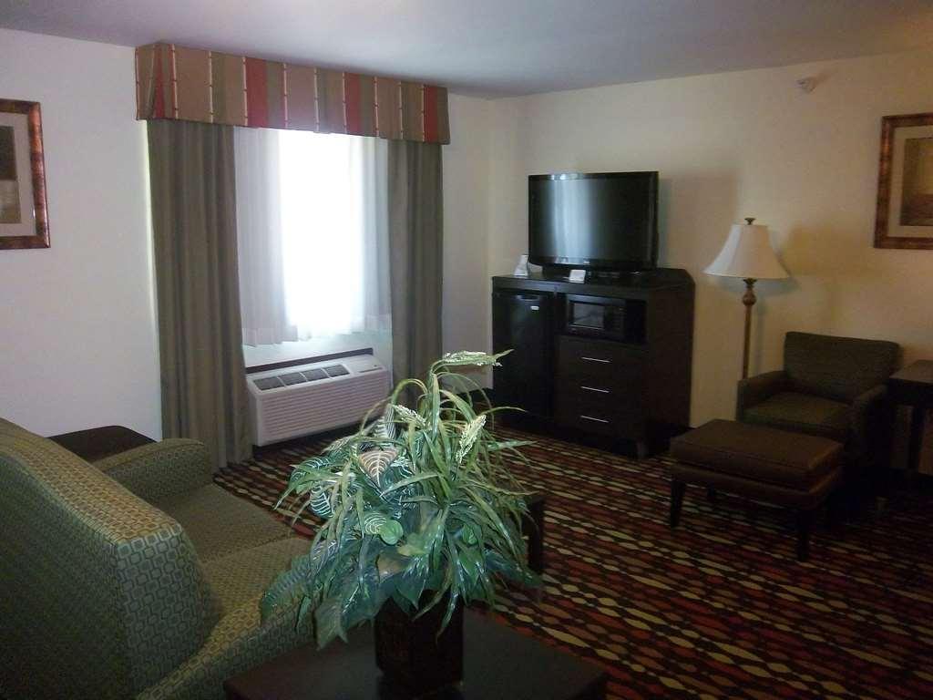 Best Western Greentree Inn & Suites Moore Room photo