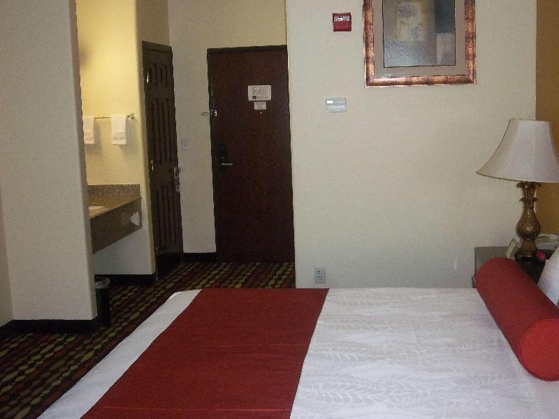 Best Western Greentree Inn & Suites Moore Exterior photo