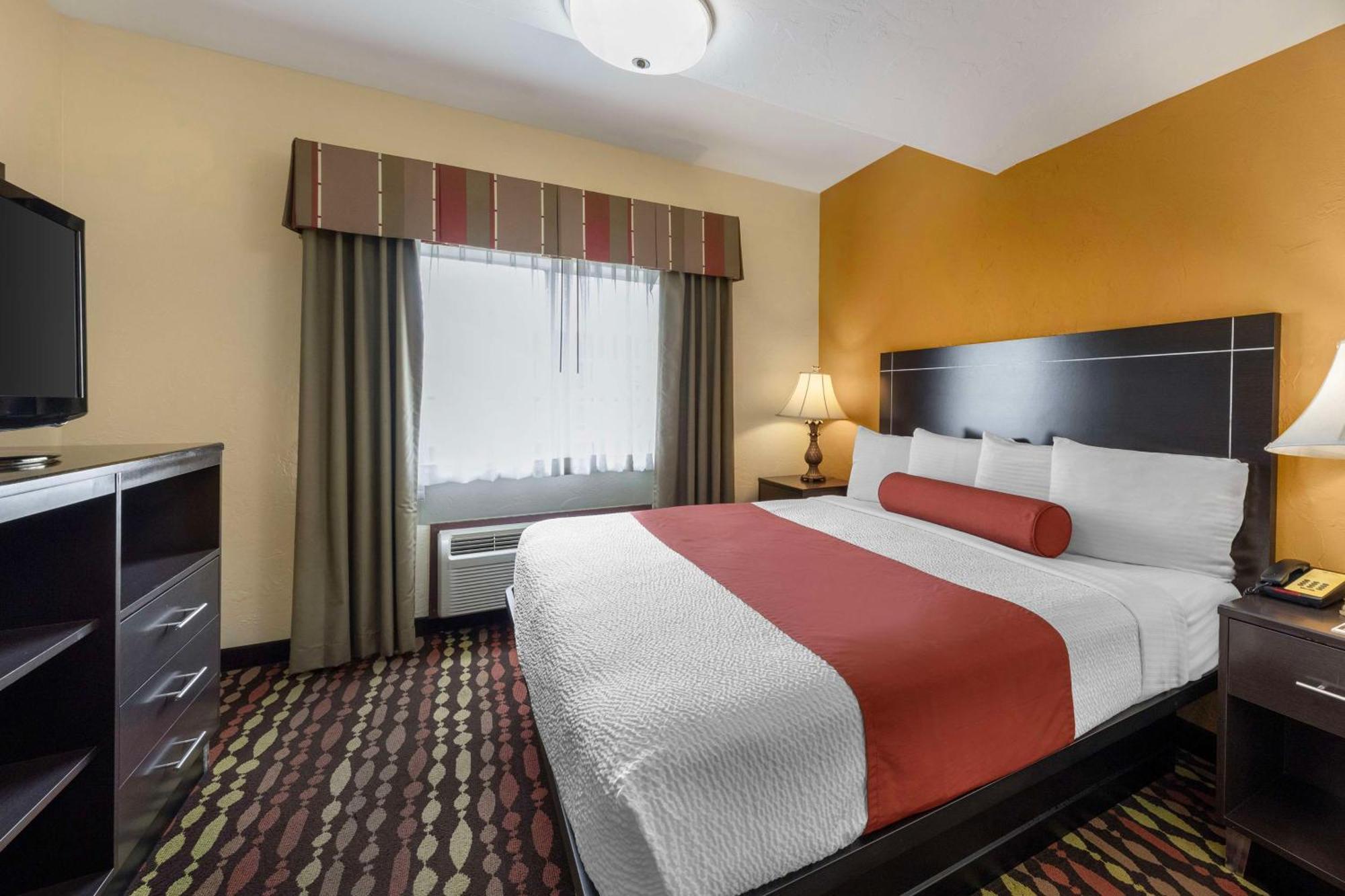 Best Western Greentree Inn & Suites Moore Exterior photo