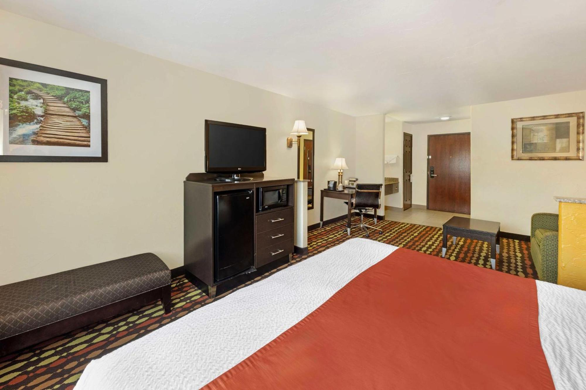 Best Western Greentree Inn & Suites Moore Exterior photo