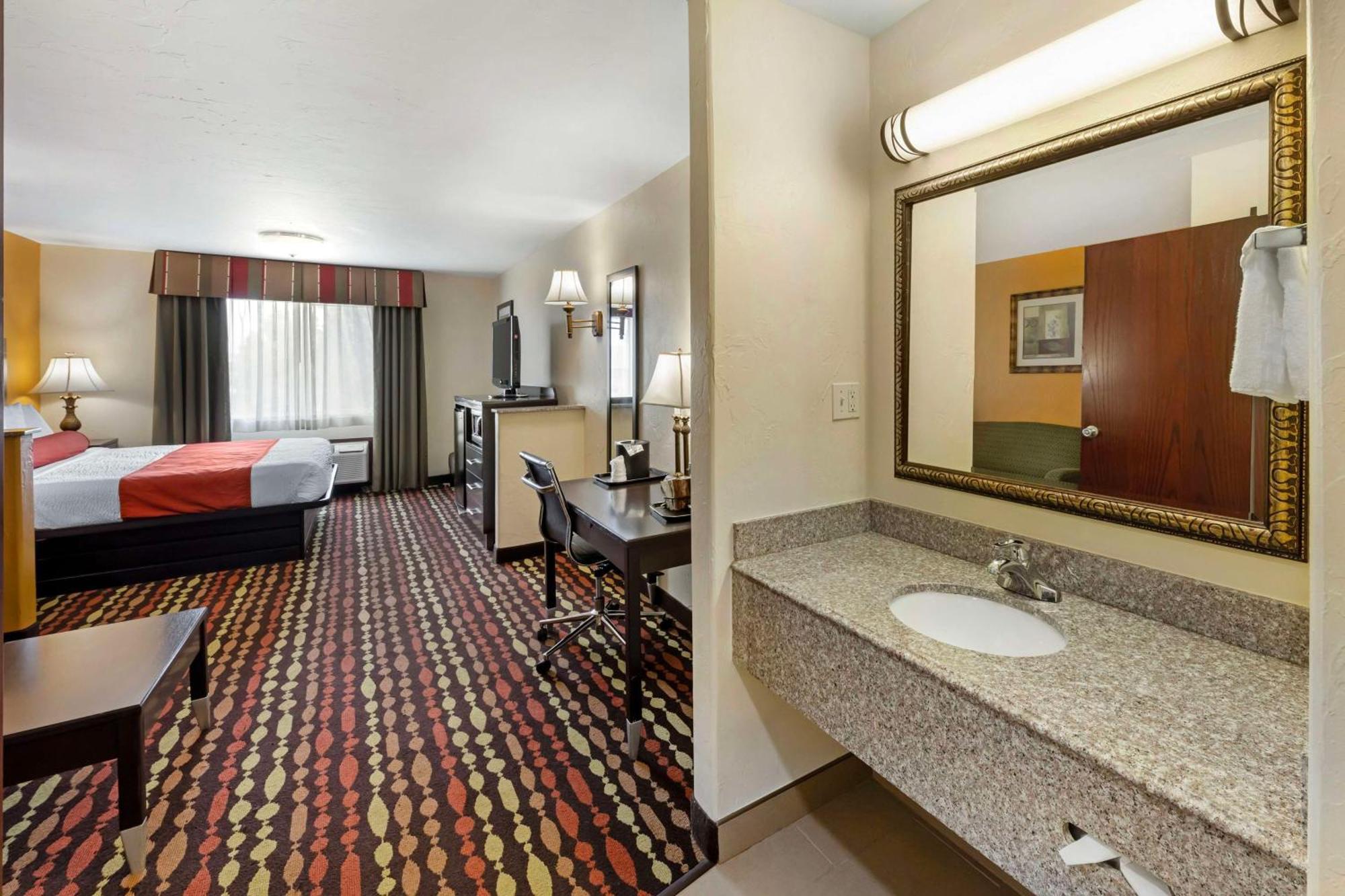 Best Western Greentree Inn & Suites Moore Exterior photo
