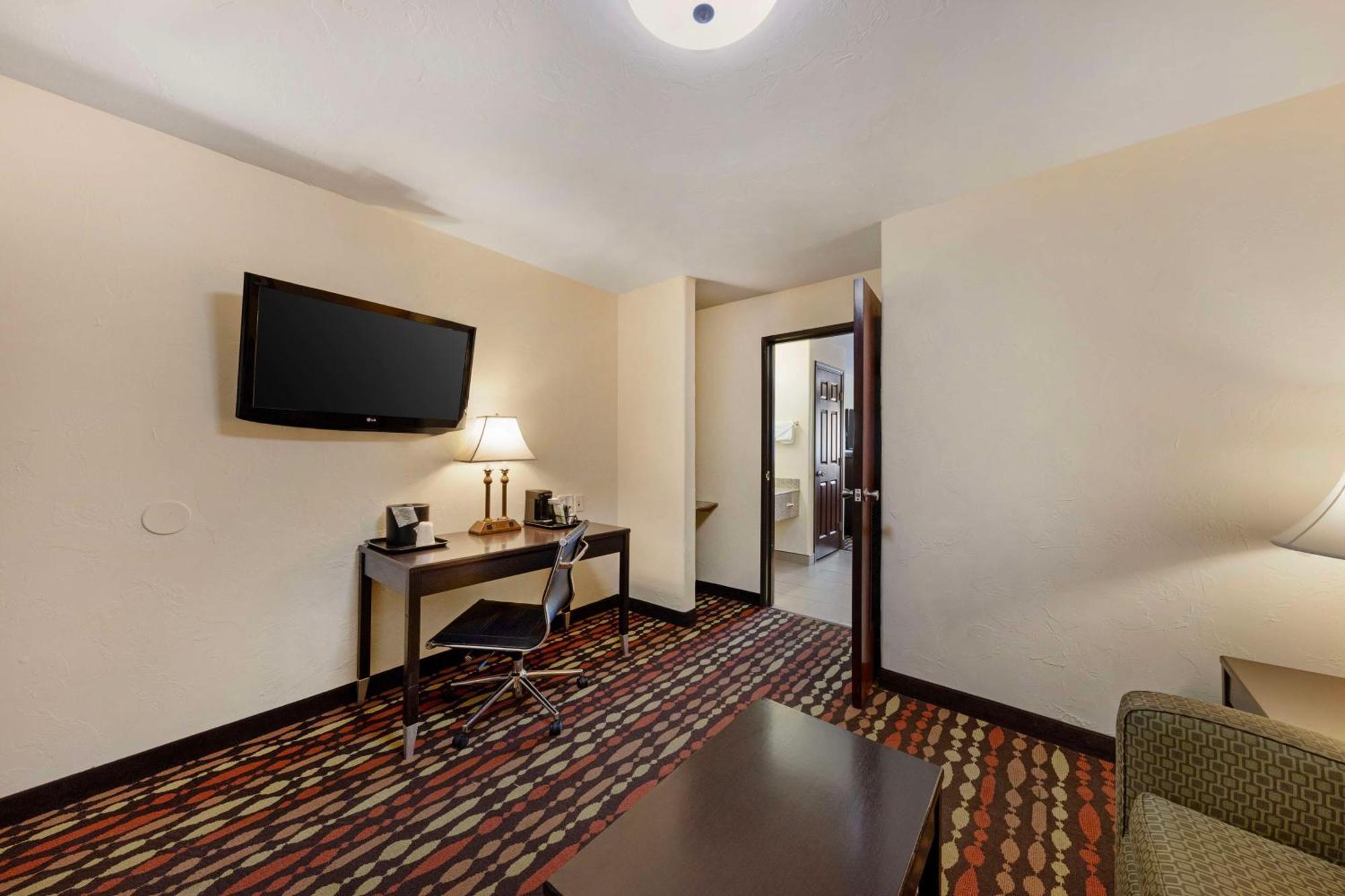 Best Western Greentree Inn & Suites Moore Exterior photo