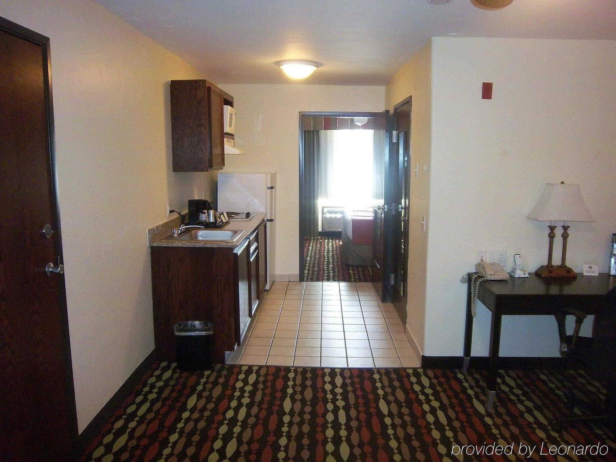 Best Western Greentree Inn & Suites Moore Exterior photo