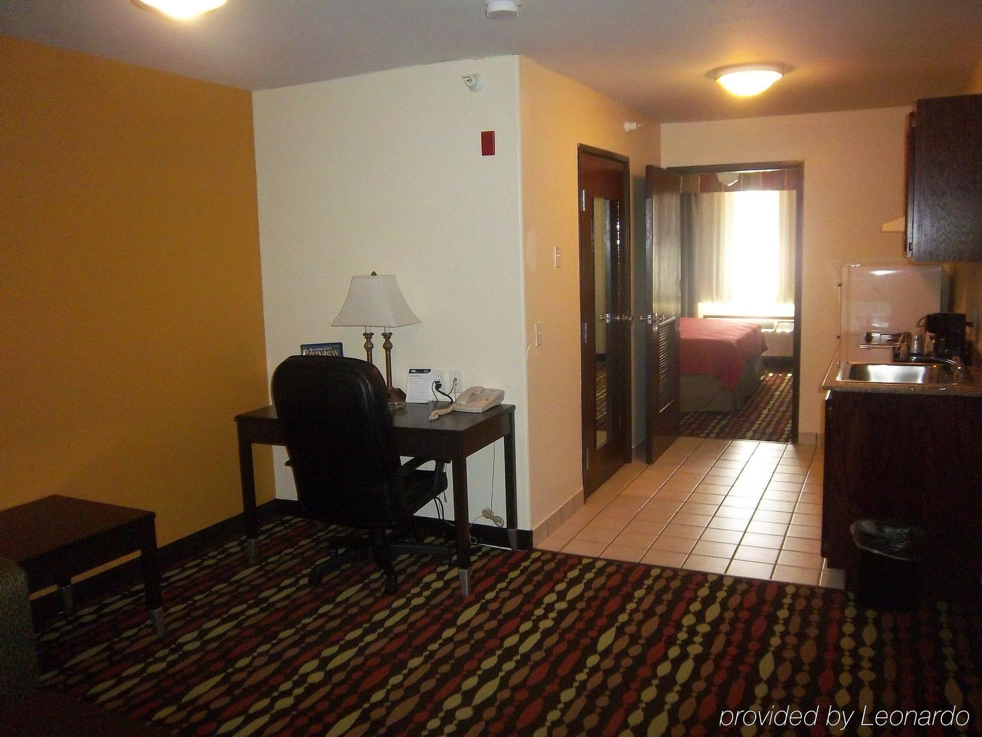 Best Western Greentree Inn & Suites Moore Exterior photo
