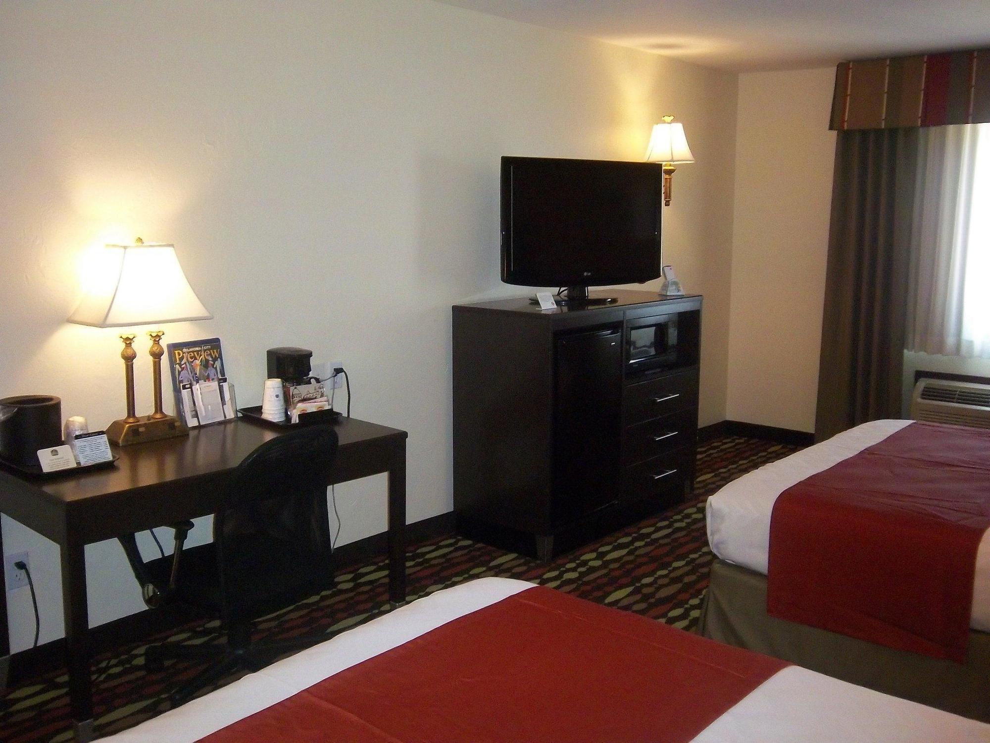 Best Western Greentree Inn & Suites Moore Exterior photo
