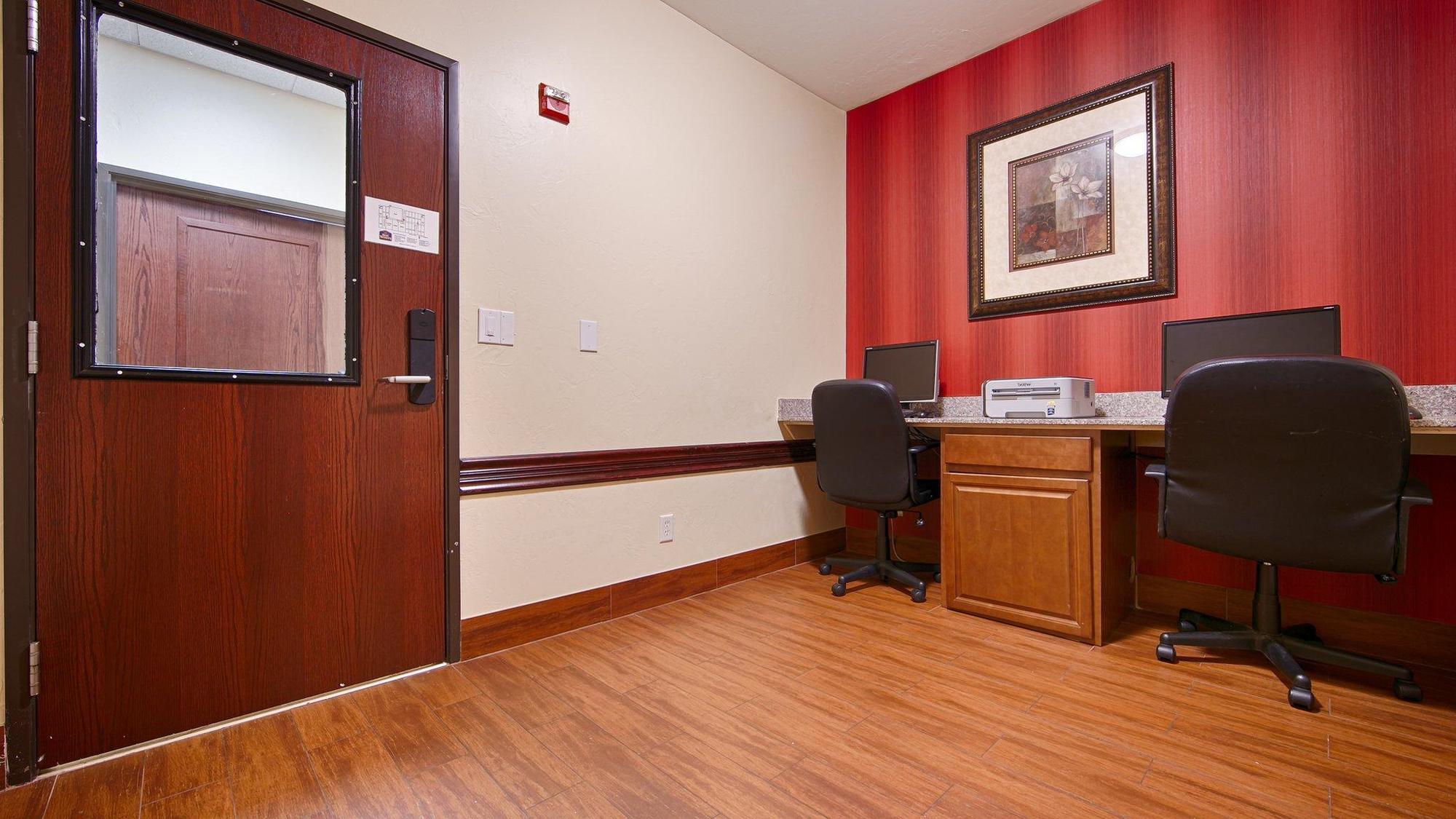 Best Western Greentree Inn & Suites Moore Exterior photo