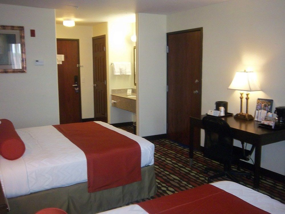 Best Western Greentree Inn & Suites Moore Exterior photo
