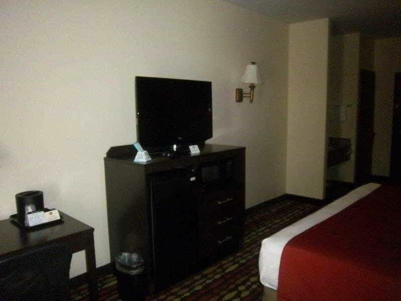 Best Western Greentree Inn & Suites Moore Exterior photo